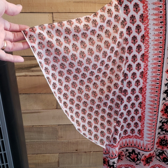 Ladies Top - Picture 2 of 10